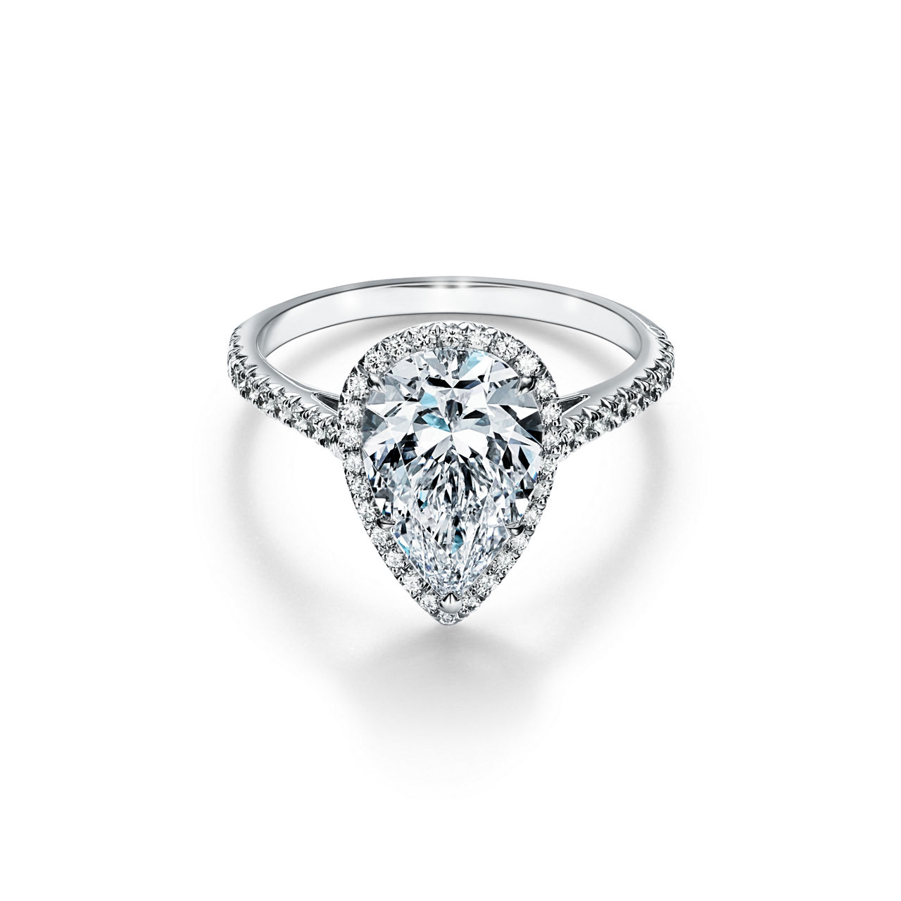 Pear-shaped Halo Engagement Ring with a Diamond Platinum Band